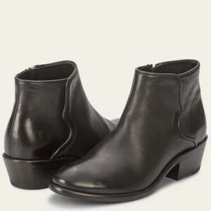 Frye Carson Piping Leather Booties 8.5